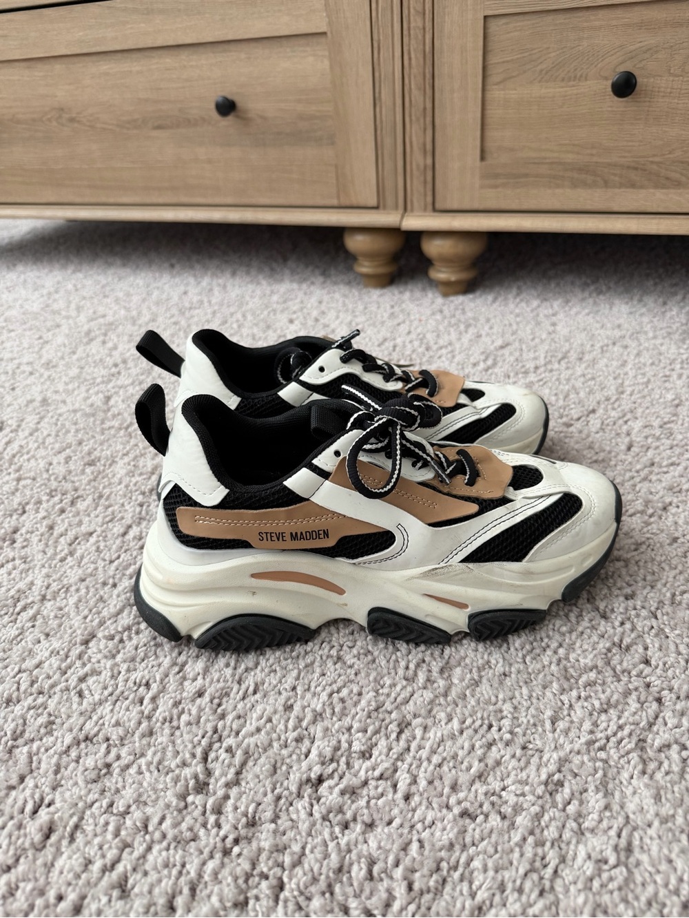 Steve Madden Chunky Sneaker in Black, White & Tan